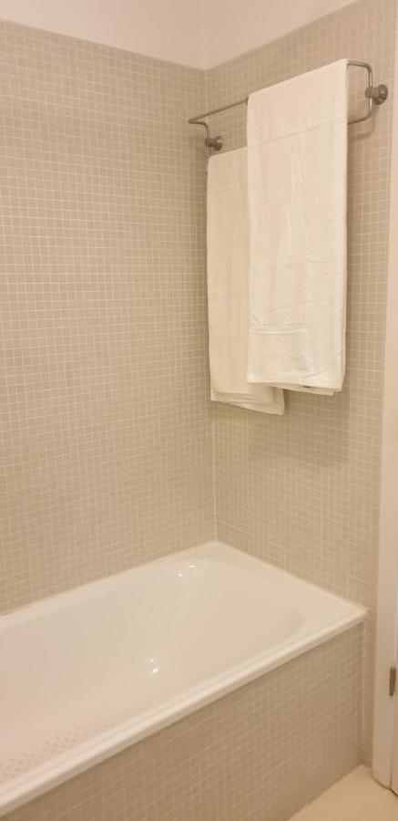 5Min Walk From Subway Station & Free Parking Apartment Lisbon Luaran gambar